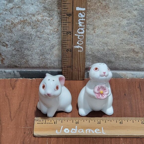 Avon Ceramic White Bunny Rabbit Salt and Pepper Shaker Set 1983 - Picture 9 of 13
